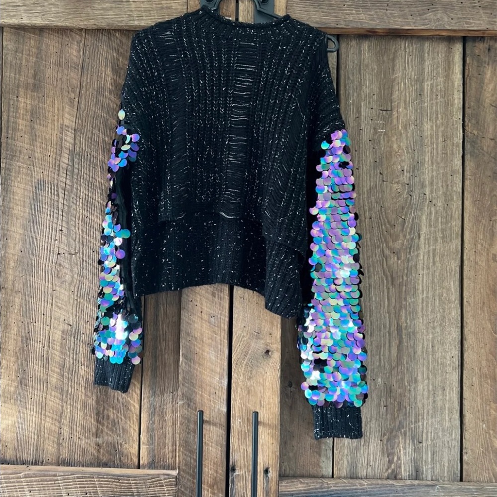 Criv High low crop sequin sleeve sweater black size small